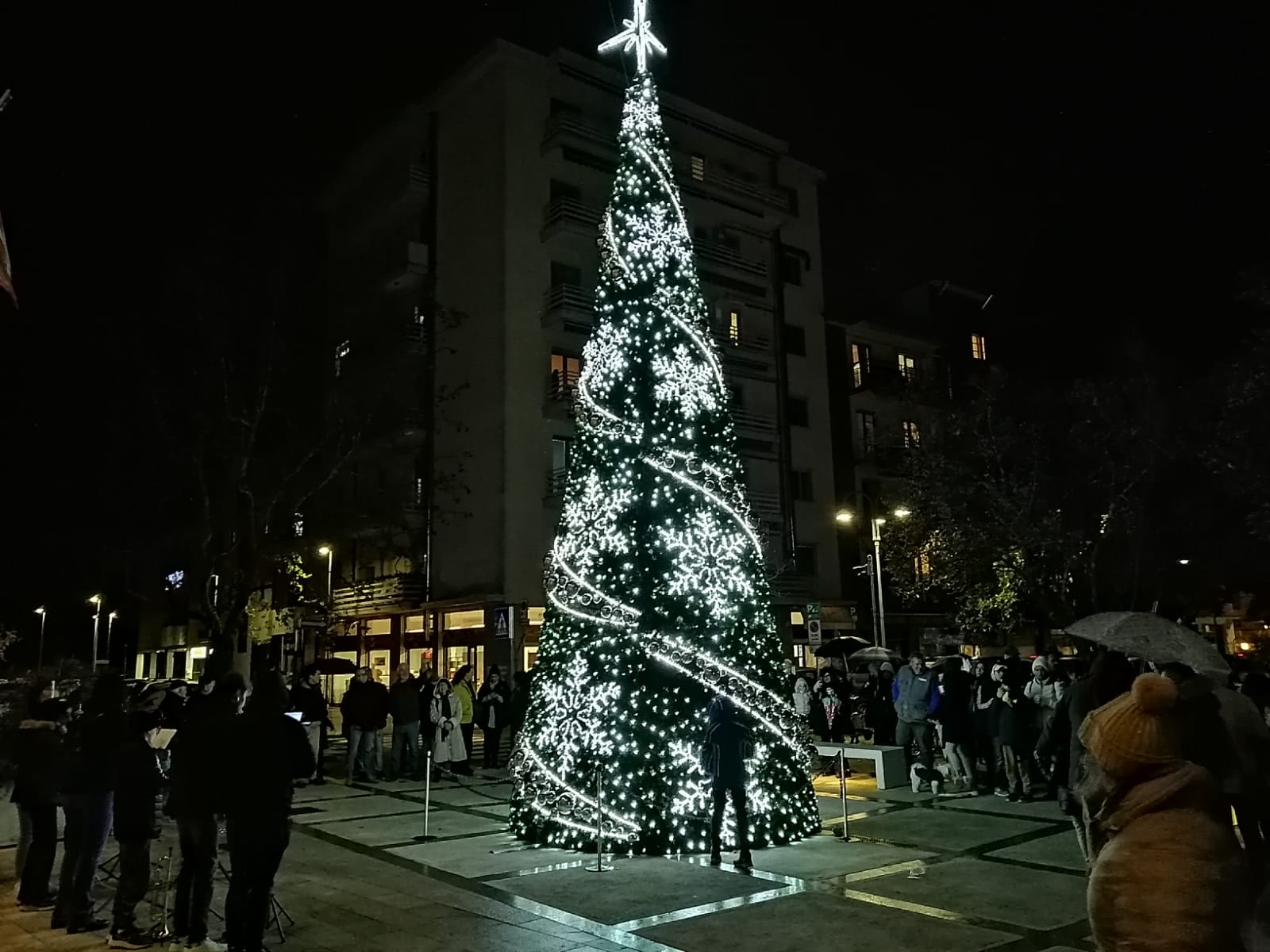 Immagine per Luci di Natale a Ronchi, polemica in Aula: «Troppi costi, meglio risparmiare»